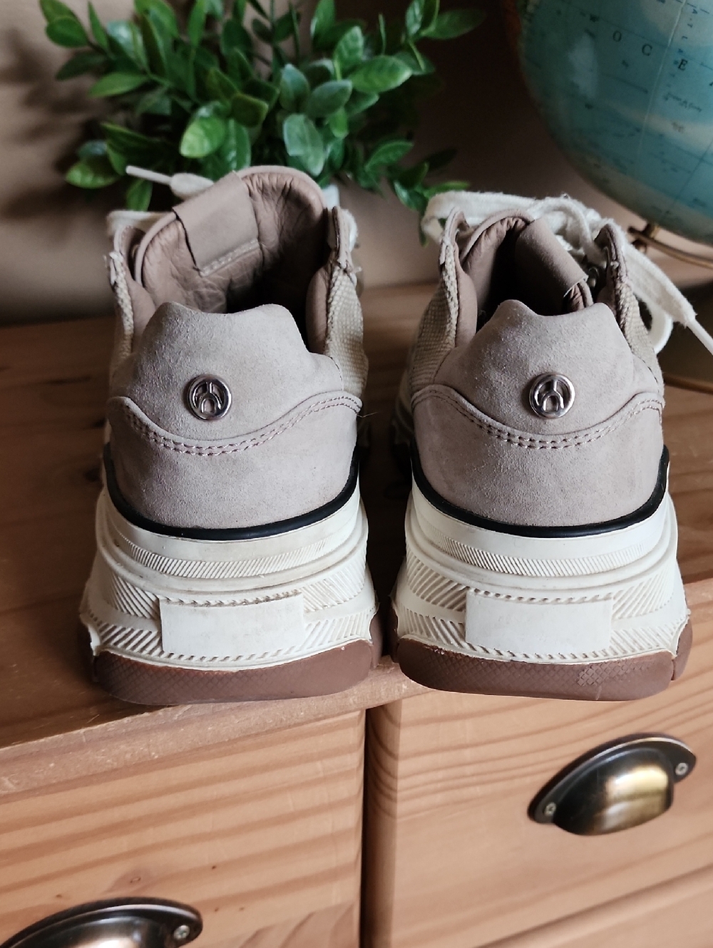 Wishbone Carly Sneaker Size 8,5 - Picture 8 of 15